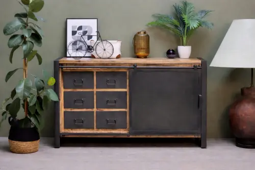 Alternative view of Manu - porte métal